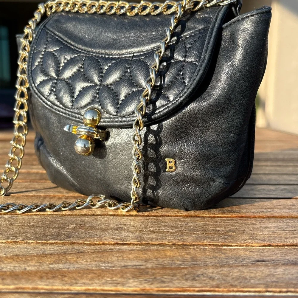 Bally Italian Leather | RARE Vintage Quilted Black Leather Bag | Unique Clasp - Picture 7 of 12
